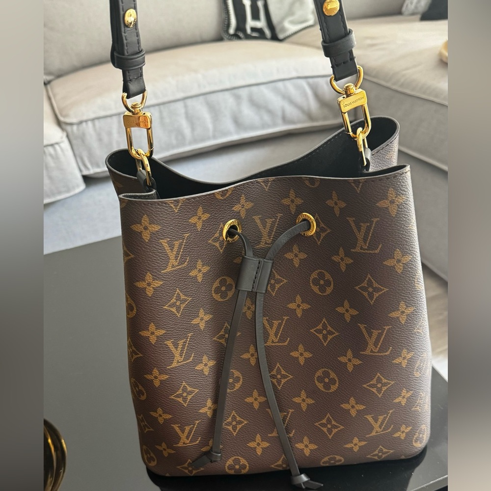 Like new Louis Vuitton NeoNoe MM